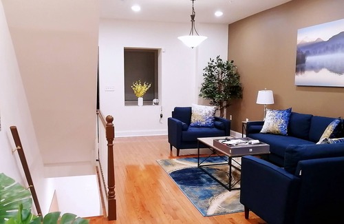 Downtown Baltimore Casa | Cheerful Entire Townhouse JHH Bayview sleeps 10+