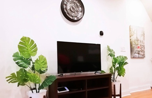 Downtown Baltimore Casa | Cheerful Entire Townhouse JHH Bayview sleeps 10+