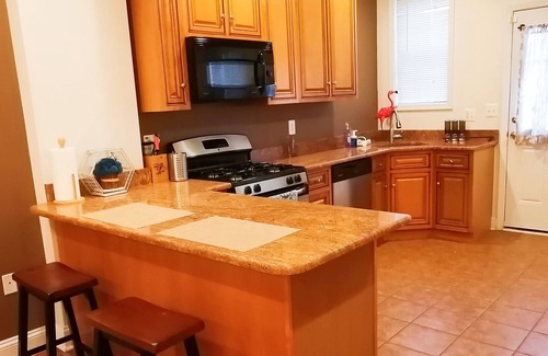 Downtown Baltimore Casa | Cheerful Entire Townhouse JHH Bayview sleeps 10+