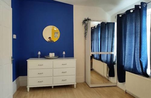 Becontree Casa | Cheerful Gem of Barking & Dagenham 3 Bedroom House Entire Property