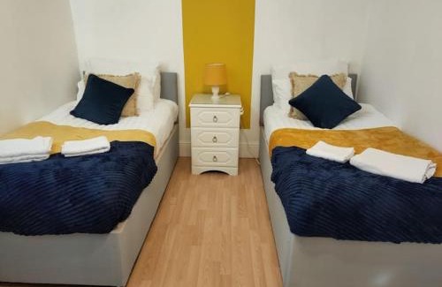 Becontree Casa | Cheerful Gem of Barking & Dagenham 3 Bedroom House Entire Property