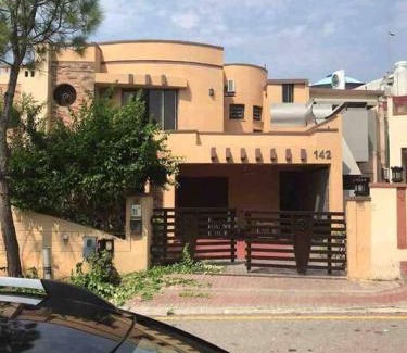 Rawalpindi Casa | Cheerful Ground 2 beds villa with porch & lawn
