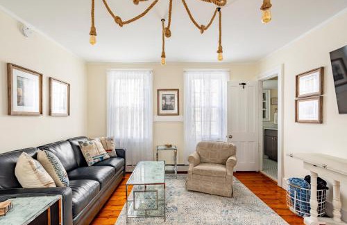 Mystic - New London Casa | Cheerful Historic 3 BR Townhouse Downtown Mystic