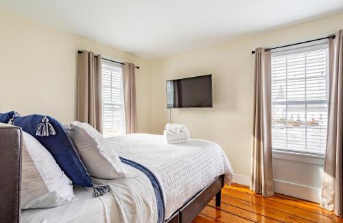 Mystic - New London Casa | Cheerful Historic 3 BR Townhouse Downtown Mystic