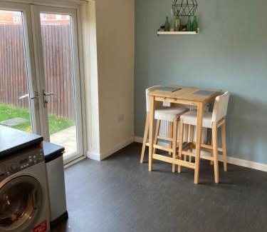 Kirkdale Casa | Cheerful Home FOR FOOTBALL, DOCKS AND CITY CENTRE