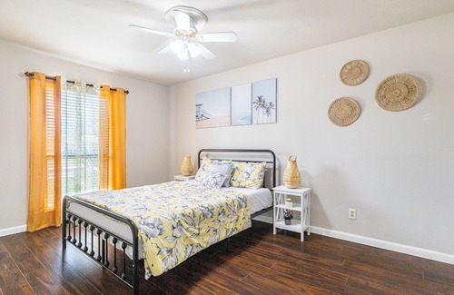 The Colony Casa | Cheerful Home- Pool, Backyard, 3 bdrm, Large fence
