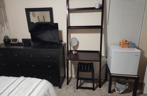 Virginia Beach Casa | Cheerful home with furnished room and fun hosts
