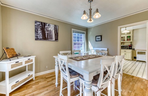 Amazon Casa | Hogar alegre con patio y patio - a pie de parques, senderos y Hayward Field.