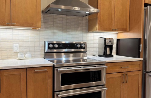 Town of Copake Casa | Cheerful Home with Stunning Views and Indoor Fireplace