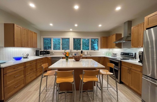 Town of Copake Casa | Cheerful Home with Stunning Views and Indoor Fireplace
