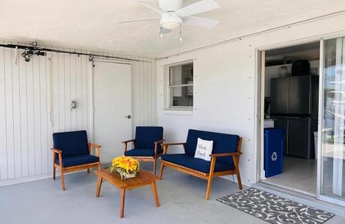 Caloosahatchee Casa | Cheerful home with two Bedrooms