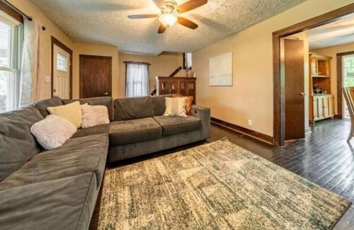 Akron Casa | Cheerful, Kenmore, Summit Lake
