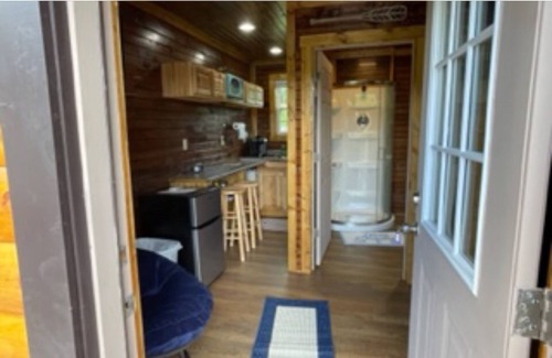 Hayesville Casa | Cheerful Lake Front Tiny Home