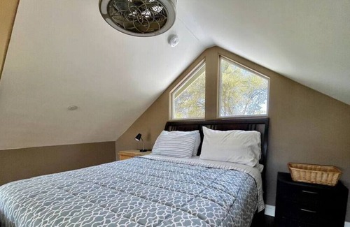 Fair Play Cabina | Cheerful one bedroom loft cabin close to wineries