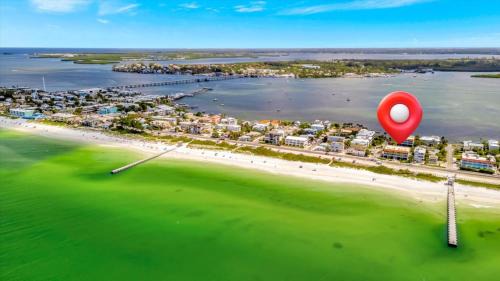 Bradenton Beach Casa | Cheerful Pelican on Anna Maria Island
