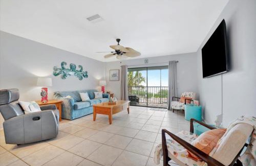 Bradenton Beach Casa | Cheerful Pelican on Anna Maria Island