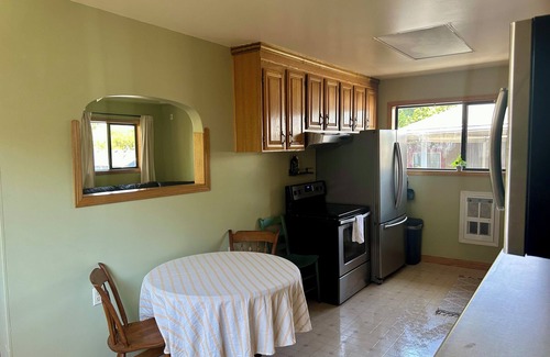 North End Casa | Cheerful Proctor Home in the Heart of the 253