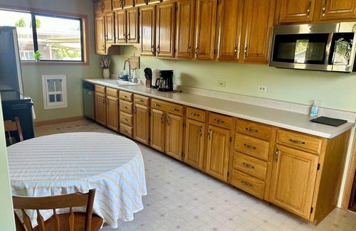 North End Casa | Cheerful Proctor Home in the Heart of the 253
