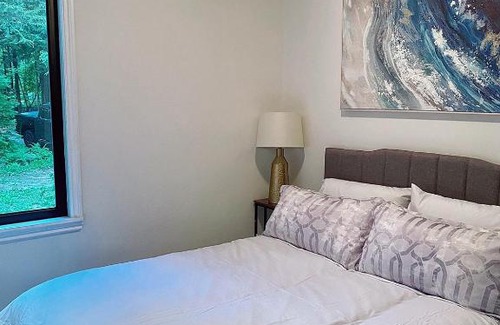 Minden Hills Complejo | Cheerful rainforest cottage with free parking