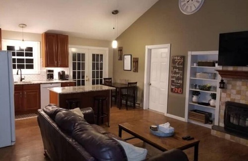 Pocono Summit Casa | Cheerful ranch