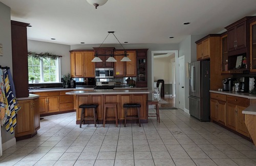 Parkesburg Casa | Cheerful & Spacious 4-bedroom Family Friendly Home with Hot tub
