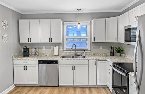 Hidden Valley Casa | Cheerful & Spacious in Prime Location, Ready for YOU!