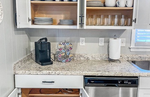 Hidden Valley Casa | Cheerful & Spacious in Prime Location, Ready for YOU!