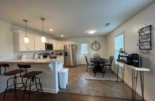 Richmond Casa | Cheerful Three-Bedroom Residential Home