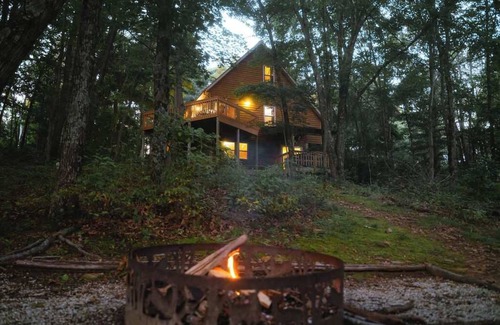 Rockbridge Cabina | Cheerful Two Bdrm Cabin With Hot Tub & Pet Friendly