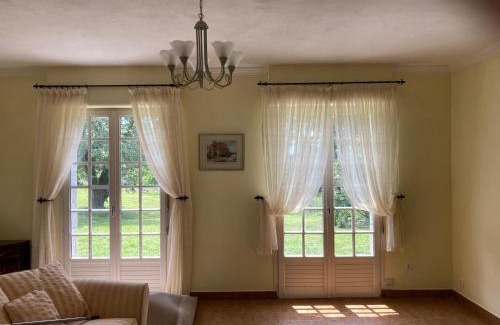 Plonevez-du-Faou Casa | Cheerful two bedroom house PLONEVEZ du Faou