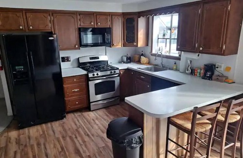 Pittston Casa | Cheerful two bedroom with a deck