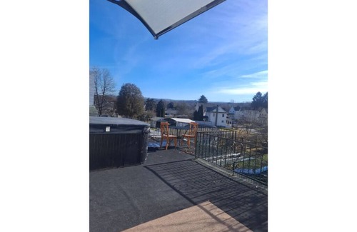 Pittston Casa | Cheerful two bedroom with a deck