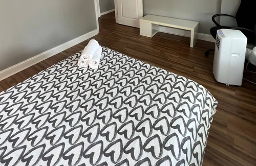 Northwest Los Angeles Heights Casa | Cheerful Two Bedroom House Near Downtown San Antonio