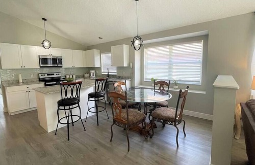 Lake Davenport Estates Villa | Cheerful Villa with Pool