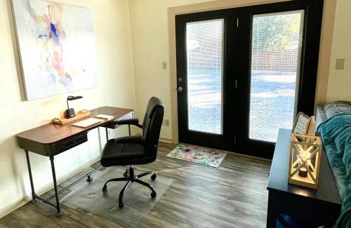 Port Neches Casa | Cheerful Watercolors in 2BR Cottage