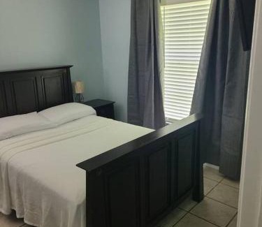 Meadow Woods Apartamento | cheerfull townhouse with pool