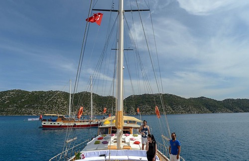 Fethiye City Center Alquiler De Eote | Cheers Goleta Charter privado durante la noche