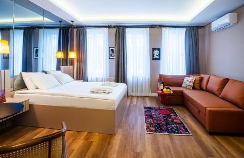Karakoy Hotel | Cheers Porthouse