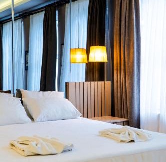 Karakoy Hotel | Cheers Porthouse