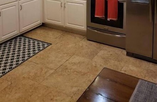 Rocky Mount Casa | Cheery and bright! Pet friendly!