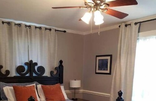 Rocky Mount Casa | Cheery and bright! Pet friendly!
