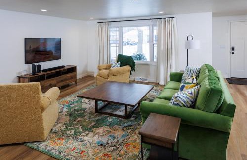 Ashwaubenon Casa | Cheese Head Hideaway by Simple Life Rentals