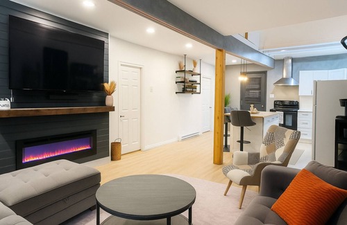 Cornwall Apartamento | Chef’s Kitchen | Fire Pit+BBQ Deck Private Yard