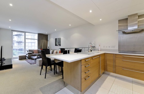 Queenstown Apartamento | Chelsea Bridge Wharf, by Veeve