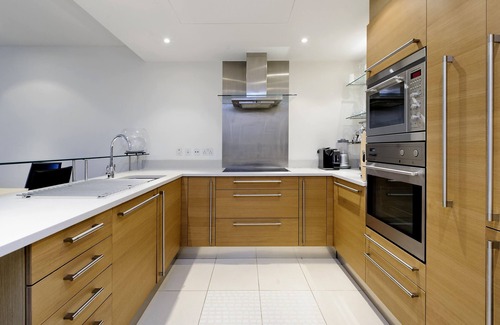 Queenstown Apartamento | Chelsea Bridge Wharf, by Veeve