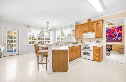 Charlotte Casa | Chelsea's Fun House-University Area!