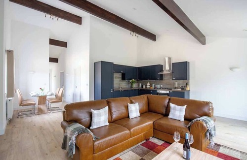 Ampney Crucis Casa | Cheltenham | Cotswolds Stay with Workspace + Parking