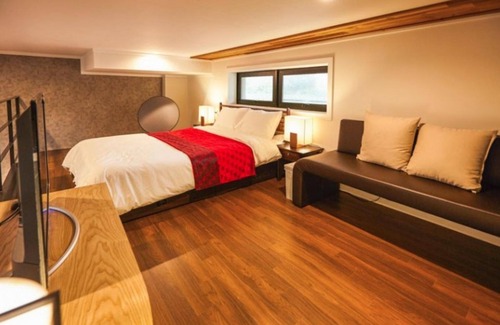 Cheongju Casa | Cheongju Okhwayongsojelpyeong Pension