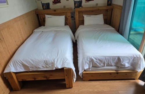 Songsan-dong Hotel | Cheonjiyeon Hotel