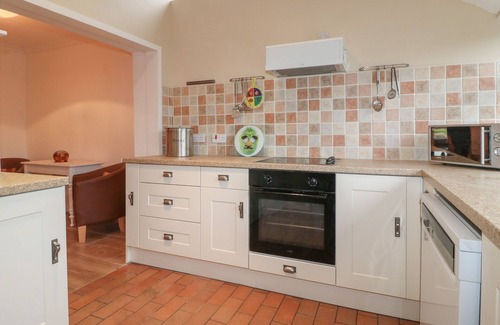 East Drayton Cabaña | CHERITON, pet friendly, with open fire in Tuxford